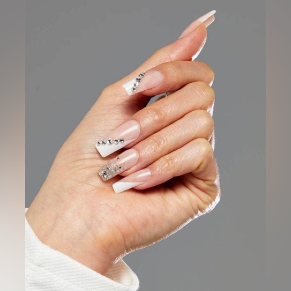 KISS Premium Classy French Manicure Jeweled Rhinestone Art Accents Nail Kit